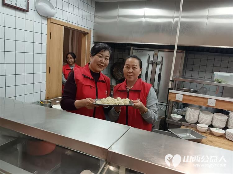 太原市杏花红志愿服务中心组织志愿者2025年元旦节包饺子请孤寡老人及困难家庭人员吃饺子 - 第5张 - 山西公益人 太原市杏花红志愿服务中心组织志愿者2025年元旦节包饺子请孤寡老人及困难家庭人员吃饺子 - 第5张