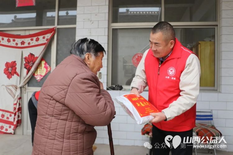 温暖过冬幸福过年盐湖区第一时间志愿者协会困难群众新春慰问活动在三路里镇正式拉开帷幕 - 第7张 - 山西公益人 温暖过冬幸福过年盐湖区第一时间志愿者协会困难群众新春慰问活动在三路里镇正式拉开帷幕 - 第7张
