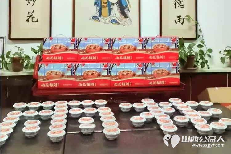 在腊八节这个特别的日子里长治市雨花斋为社区居民提供免费的腊八粥邀请大家共同参与制作过程感受浓浓的节日氛围 - 第4张 - 山西公益人 在腊八节这个特别的日子里长治市雨花斋为社区居民提供免费的腊八粥邀请大家共同参与制作过程感受浓浓的节日氛围 - 第4张