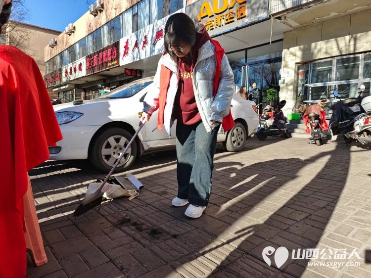 粥香飘万家传统暖人心----介休市敬老协会在西南街道办事处开展了腊八节熬制腊八粥包团圆饺子写春联纳福办公益讲座开展健康义诊理发等活动 - 第24张 - 山西公益人 粥香飘万家传统暖人心----介休市敬老协会在西南街道办事处开展了腊八节熬制腊八粥包团圆饺子写春联纳福办公益讲座开展健康义诊理发等活动 - 第24张