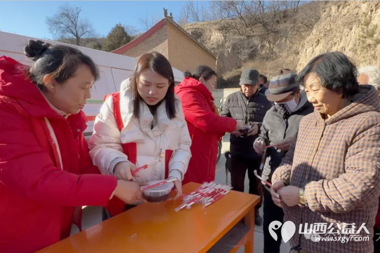 传承腊八文化品味冬日温暖----豆罗镇清泉村公益活动圆满举行大美忻州文旅志愿者服务队参加了活动 - 第13张