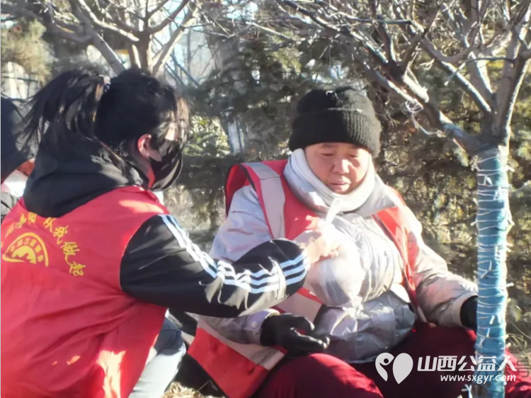 腊八浓情暖人心慰问劳动显真情----寿阳县卡卡公益志愿者协会携手谷味源腊八节深情慰问一线劳动者 - 第5张