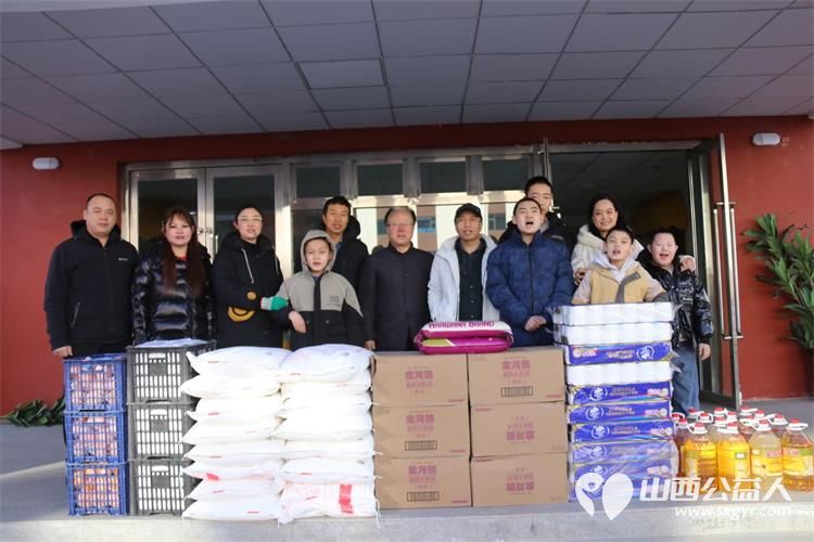 阳曲县红十字会2025年春节送温暖献爱心活动来到太原市灵星社区康复中心捐赠米面油水果卫生纸等 - 第2张 - 山西公益人 阳曲县红十字会2025年春节送温暖献爱心活动来到太原市灵星社区康复中心捐赠米面油水果卫生纸等 - 第2张