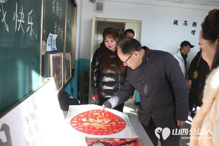 阳曲县红十字会2025年春节送温暖献爱心活动来到太原市灵星社区康复中心捐赠米面油水果卫生纸等 - 第6张 - 山西公益人 阳曲县红十字会2025年春节送温暖献爱心活动来到太原市灵星社区康复中心捐赠米面油水果卫生纸等 - 第6张