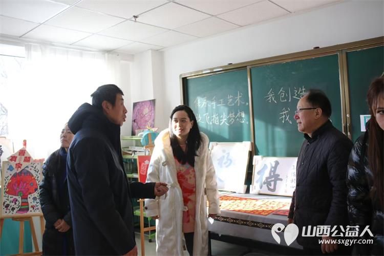 阳曲县红十字会2025年春节送温暖献爱心活动来到太原市灵星社区康复中心捐赠米面油水果卫生纸等 - 第3张 - 山西公益人 阳曲县红十字会2025年春节送温暖献爱心活动来到太原市灵星社区康复中心捐赠米面油水果卫生纸等 - 第3张