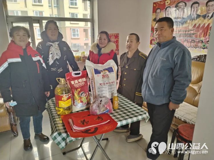 写春联翰墨迎新春献爱心春晖在行动----忻州市春晖公益活动站爱心走进怡居苑不顾辛苦现场为居民书写春联福字200余幅 - 第7张