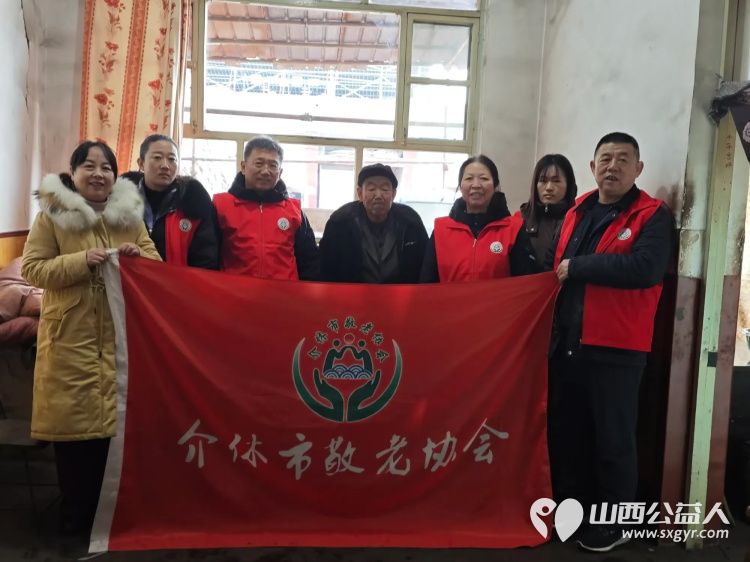 介休市敬老协会志愿者走入洪山镇上曹麻村入户特困老人86岁胡有宁家中为老人理发包饺子吃 - 第1张 - 山西公益人 介休市敬老协会志愿者走入洪山镇上曹麻村入户特困老人86岁胡有宁家中为老人理发包饺子吃 - 第1张