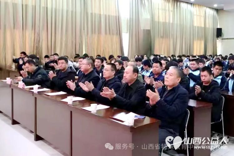 山西省特殊教育中等专业学校举办2025年元旦联欢会山西大学音乐学院同学共同登台表演 - 第2张 - 山西公益人 山西省特殊教育中等专业学校举办2025年元旦联欢会山西大学音乐学院同学共同登台表演 - 第2张