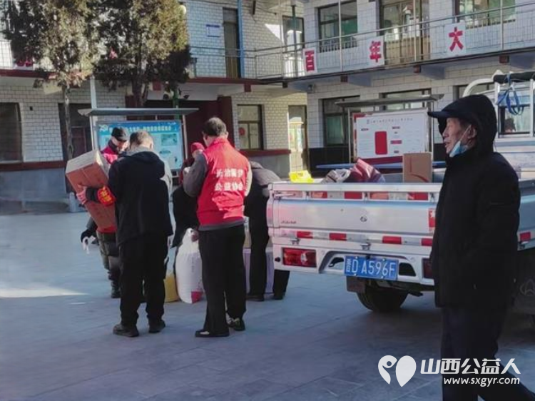 新年送祝福爱心传天下 长治圆梦公益协会志愿者走进了壶关县双井村为这里的孤寡老人们送上了一份特别的节日礼物 - 第3张 - 山西公益人 新年送祝福爱心传天下 长治圆梦公益协会志愿者走进了壶关县双井村为这里的孤寡老人们送上了一份特别的节日礼物 - 第3张