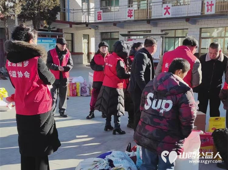 新年送祝福爱心传天下 长治圆梦公益协会志愿者走进了壶关县双井村为这里的孤寡老人们送上了一份特别的节日礼物 - 第10张 - 山西公益人 新年送祝福爱心传天下 长治圆梦公益协会志愿者走进了壶关县双井村为这里的孤寡老人们送上了一份特别的节日礼物 - 第10张
