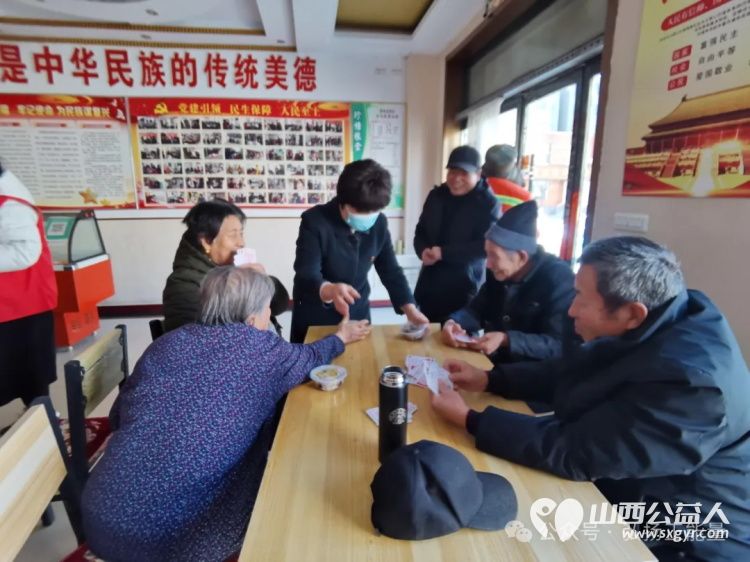 正能量公益山西五台县西米社区志愿服务队开展腊八传情幸福粥到关爱活动为辖区老人环卫工人外卖小哥及幼儿园小朋友们送上冬日温暖 - 第4张 - 山西公益人 正能量公益山西五台县西米社区志愿服务队开展腊八传情幸福粥到关爱活动为辖区老人环卫工人外卖小哥及幼儿园小朋友们送上冬日温暖 - 第4张