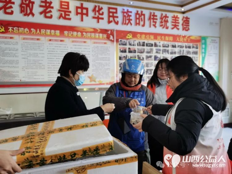 正能量公益山西五台县西米社区志愿服务队开展腊八传情幸福粥到关爱活动为辖区老人环卫工人外卖小哥及幼儿园小朋友们送上冬日温暖 - 第5张 - 山西公益人 正能量公益山西五台县西米社区志愿服务队开展腊八传情幸福粥到关爱活动为辖区老人环卫工人外卖小哥及幼儿园小朋友们送上冬日温暖 - 第5张
