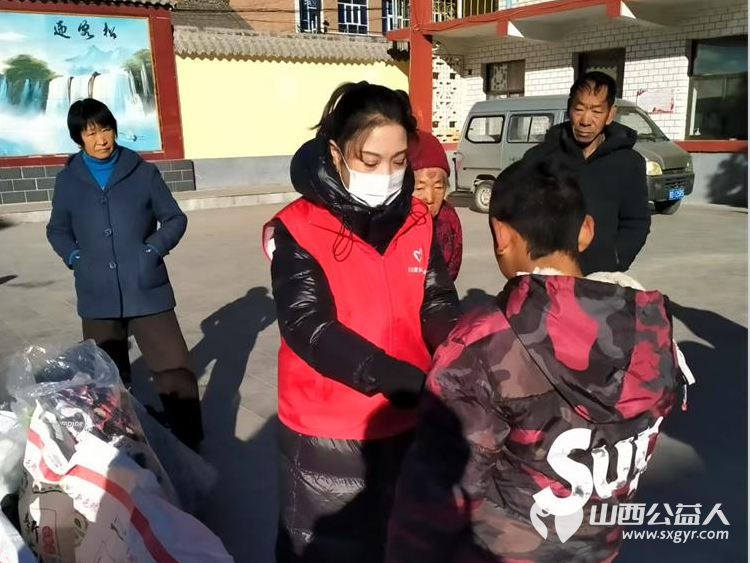 新年送祝福爱心传天下 长治圆梦公益协会志愿者走进了壶关县双井村为这里的孤寡老人们送上了一份特别的节日礼物 - 第7张 - 山西公益人 新年送祝福爱心传天下 长治圆梦公益协会志愿者走进了壶关县双井村为这里的孤寡老人们送上了一份特别的节日礼物 - 第7张