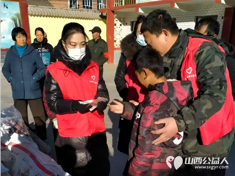 新年送祝福爱心传天下 长治圆梦公益协会志愿者走进了壶关县双井村为这里的孤寡老人们送上了一份特别的节日礼物 - 第8张 - 山西公益人 新年送祝福爱心传天下 长治圆梦公益协会志愿者走进了壶关县双井村为这里的孤寡老人们送上了一份特别的节日礼物 - 第8张