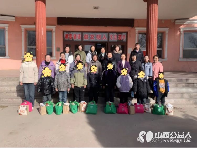 爱心妈妈在行动 中国妇女报和山西省妇联的爱心妈妈们在文水县南武小学开展把爱带回家同心护成长活动 - 第1张