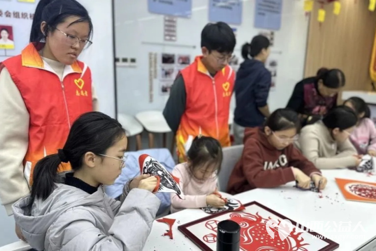 大学生实践赋能暖冬,共青团离石区委推出离石区2025年第一批社区寒假托管上线多元化课程高质量陪伴让孩子开心使家长放心 - 第2张 - 山西公益人 大学生实践赋能暖冬,共青团离石区委推出离石区2025年第一批社区寒假托管上线多元化课程高质量陪伴让孩子开心使家长放心 - 第2张