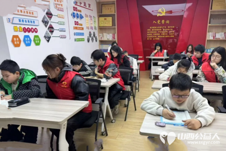 大学生实践赋能暖冬,共青团离石区委推出离石区2025年第一批社区寒假托管上线多元化课程高质量陪伴让孩子开心使家长放心 - 第7张 - 山西公益人 大学生实践赋能暖冬,共青团离石区委推出离石区2025年第一批社区寒假托管上线多元化课程高质量陪伴让孩子开心使家长放心 - 第7张