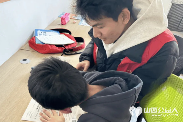 大学生实践赋能暖冬,共青团离石区委推出离石区2025年第一批社区寒假托管上线多元化课程高质量陪伴让孩子开心使家长放心 - 第5张 - 山西公益人 大学生实践赋能暖冬,共青团离石区委推出离石区2025年第一批社区寒假托管上线多元化课程高质量陪伴让孩子开心使家长放心 - 第5张