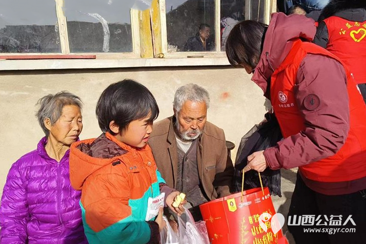 忻州市阳光爱心公益志愿服务队春节前帮扶孤寡老人志愿服务服务活动 - 第6张 - 山西公益人 忻州市阳光爱心公益志愿服务队春节前帮扶孤寡老人志愿服务服务活动 - 第6张