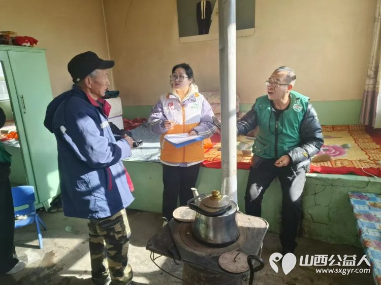 致敬行善者交城县顺风公益协会志愿者与社工走访了七位行善老人的家中为老人们送上了总计8000元的节日与生日慰问金还带去了价值1400元的物资 - 第5张 - 山西公益人 致敬行善者交城县顺风公益协会志愿者与社工走访了七位行善老人的家中为老人们送上了总计8000元的节日与生日慰问金还带去了价值1400元的物资 - 第5张