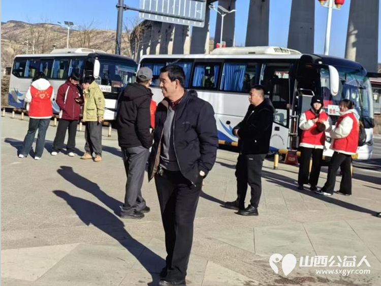 共青团娄烦县委、娄烦县青年志愿者协会组织青年志愿者前往娄烦县汽车客运站开展暖冬行动 - 第11张