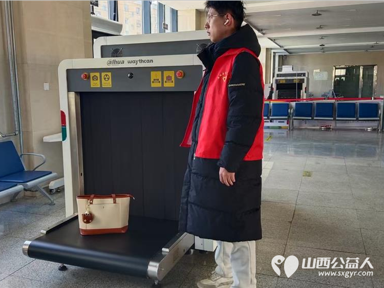 共青团娄烦县委、娄烦县青年志愿者协会组织青年志愿者前往娄烦县汽车客运站开展暖冬行动 - 第5张