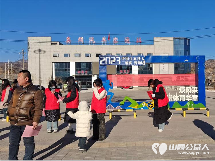 共青团娄烦县委、娄烦县青年志愿者协会组织青年志愿者前往娄烦县汽车客运站开展暖冬行动 - 第4张