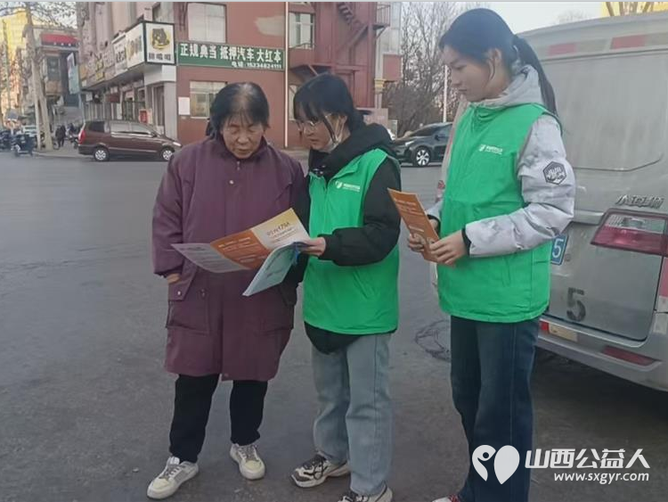 文水县爱心帮扶志愿者协会的志愿者们继续向老人们介绍阿尔茨海默症的症状危害志愿者与老人们积极互动 - 第4张 - 山西公益人 文水县爱心帮扶志愿者协会的志愿者们继续向老人们介绍阿尔茨海默症的症状危害志愿者与老人们积极互动 - 第4张