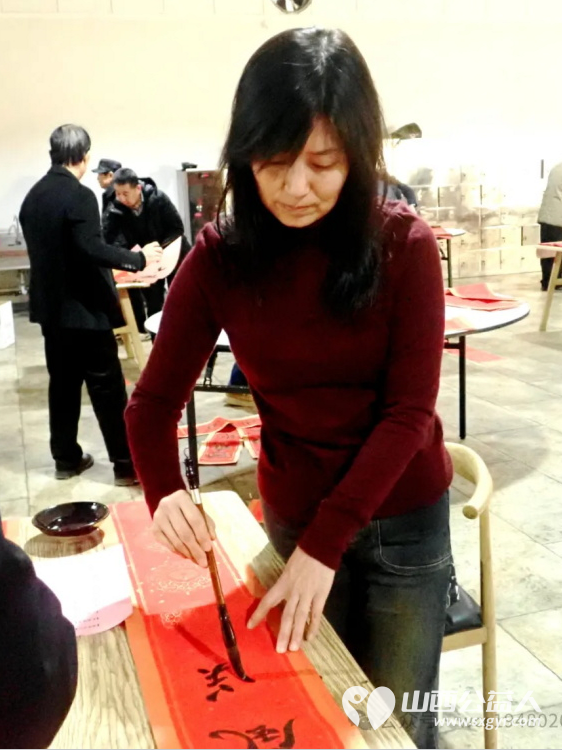介休老年书画研究会志愿者走进介休市大秦物流公司开展“灵蛇献瑞”写春联送祝福活动为公司员工送上了最挚致的新春祝福 - 第34张 - 山西公益人 介休老年书画研究会志愿者走进介休市大秦物流公司开展“灵蛇献瑞”写春联送祝福活动为公司员工送上了最挚致的新春祝福 - 第34张