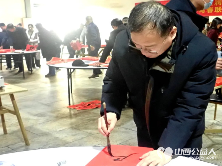介休老年书画研究会志愿者走进介休市大秦物流公司开展“灵蛇献瑞”写春联送祝福活动为公司员工送上了最挚致的新春祝福 - 第22张 - 山西公益人 介休老年书画研究会志愿者走进介休市大秦物流公司开展“灵蛇献瑞”写春联送祝福活动为公司员工送上了最挚致的新春祝福 - 第22张