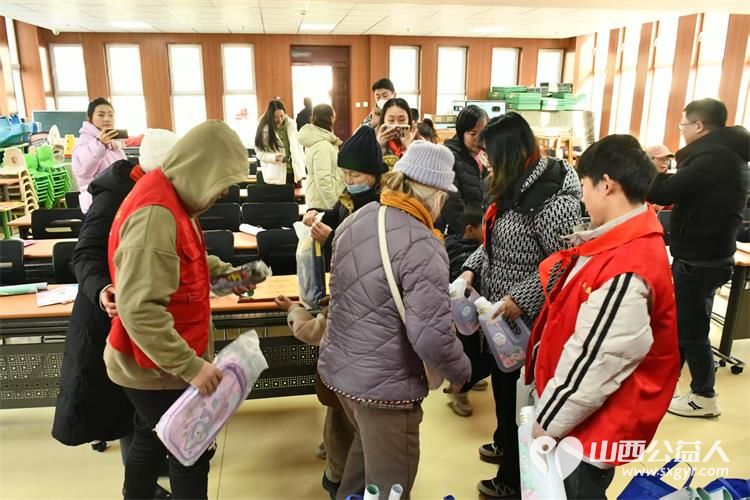 清徐县妇联、清徐县阳光益佳妇女委员会把爱带回家同心护成长2025寒假儿童关爱服务活动发放了3000余元助学金等学习用品 - 第11张 - 山西公益人 清徐县妇联、清徐县阳光益佳妇女委员会把爱带回家同心护成长2025寒假儿童关爱服务活动发放了3000余元助学金等学习用品 - 第11张