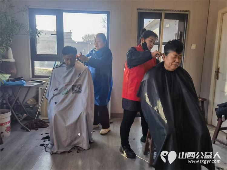 介休市敬老协会敬老爱老助老行动2025年1月18日走进绵山镇常乐村为村里60岁以上所有老人爱心理发 - 第16张 - 山西公益人 介休市敬老协会敬老爱老助老行动2025年1月18日走进绵山镇常乐村为村里60岁以上所有老人爱心理发 - 第16张