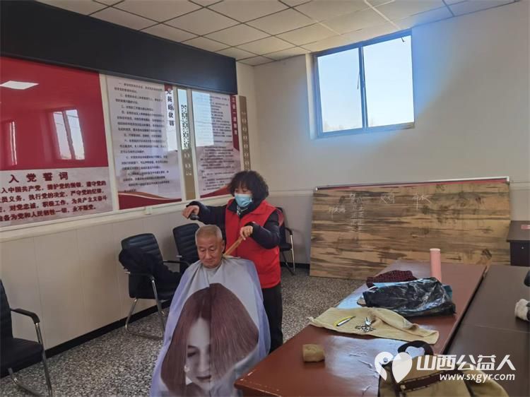 介休市敬老协会敬老爱老助老行动2025年1月18日走进绵山镇常乐村为村里60岁以上所有老人爱心理发 - 第17张 - 山西公益人 介休市敬老协会敬老爱老助老行动2025年1月18日走进绵山镇常乐村为村里60岁以上所有老人爱心理发 - 第17张