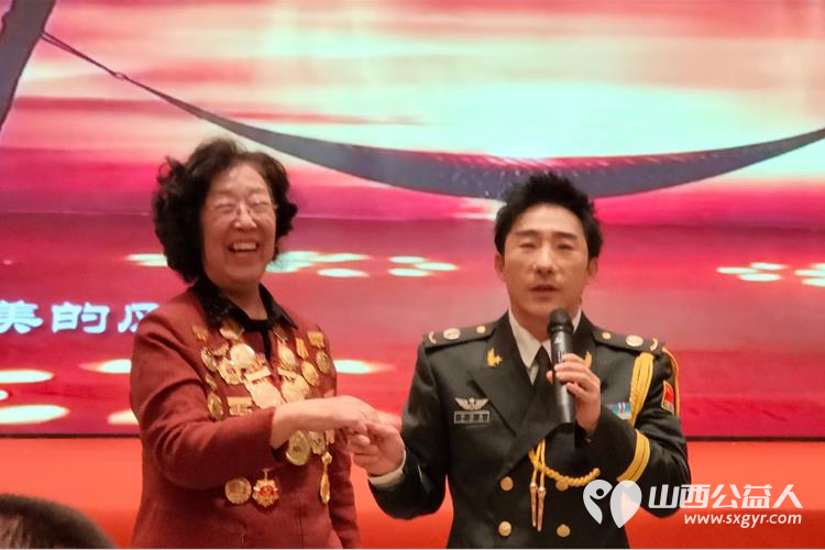 全国劳动模范李学花带领志愿者们参加北京开国将军后代合唱团山西红心红文化传媒有限公司新春联谊会 - 第5张