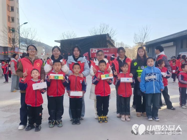 暖冬关爱 京东助力石楼县困境青少年成长石楼县青年志愿者协会承办向石楼县的114名困境青少年捐赠精心挑选的营养包 - 第6张