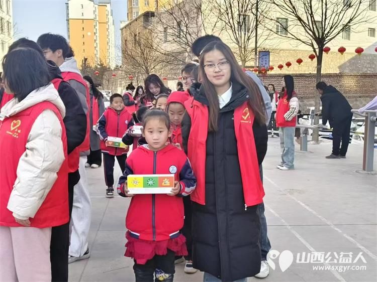 暖冬关爱 京东助力石楼县困境青少年成长石楼县青年志愿者协会承办向石楼县的114名困境青少年捐赠精心挑选的营养包 - 第12张