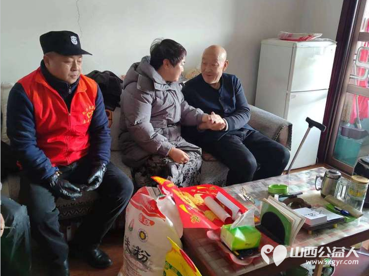 武乡县太东社区组织工作人员、志愿者开展“春节前夕送温暖”暨“春联送万家”系列活动 - 第5张