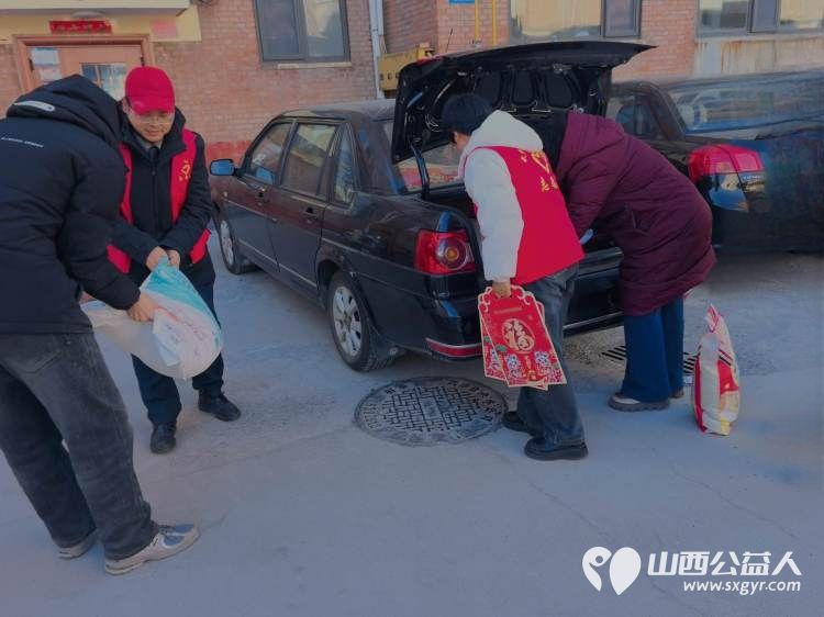 武乡县太东社区组织工作人员、志愿者开展“春节前夕送温暖”暨“春联送万家”系列活动 - 第4张