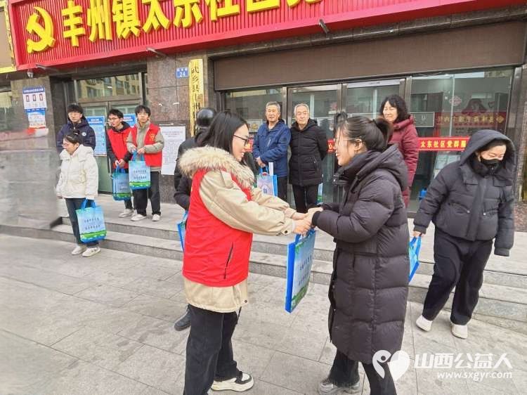 武乡县太东社区组织工作人员、志愿者开展“春节前夕送温暖”暨“春联送万家”系列活动 - 第26张