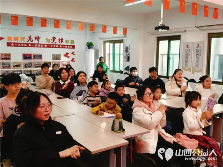 临汾市铁路东街道康庄社区开展寒假缤纷假期公益课堂志愿活动临汾市护苗爱心志愿服务队在本期公益辅导班中做辅导 - 第4张