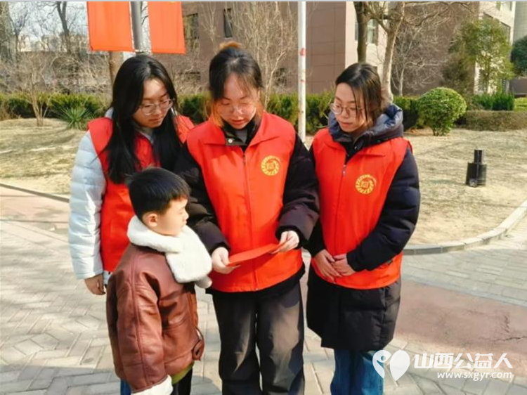 临汾市铁路东街道康庄社区开展寒假缤纷假期公益课堂志愿活动临汾市护苗爱心志愿服务队在本期公益辅导班中做辅导 - 第7张