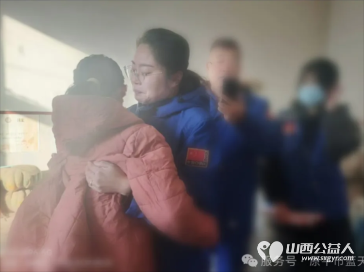 寒冬送暖情满童心----原平市蓝天救援队爱心在行动带着大家踊跃捐赠的物资踏上了看望留守儿童小怡和虎子的路程 - 第10张