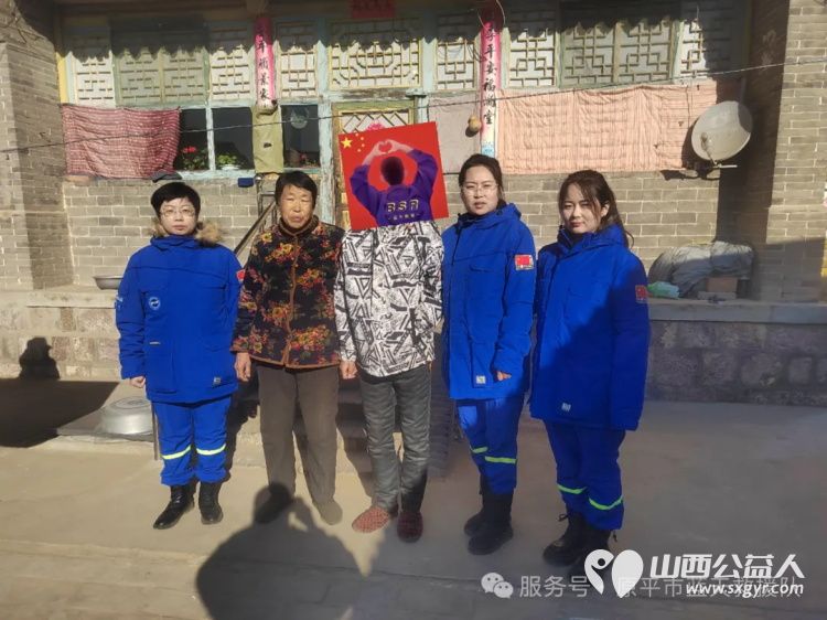 寒冬送暖情满童心----原平市蓝天救援队爱心在行动带着大家踊跃捐赠的物资踏上了看望留守儿童小怡和虎子的路程 - 第14张