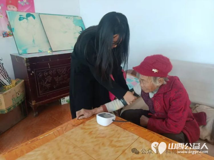 山西应用科技学院学生志愿者春节前去养老院慰问老人去独居老人家里帮忙整理卫生 - 第6张 - 山西公益人 山西应用科技学院学生志愿者春节前去养老院慰问老人去独居老人家里帮忙整理卫生 - 第6张