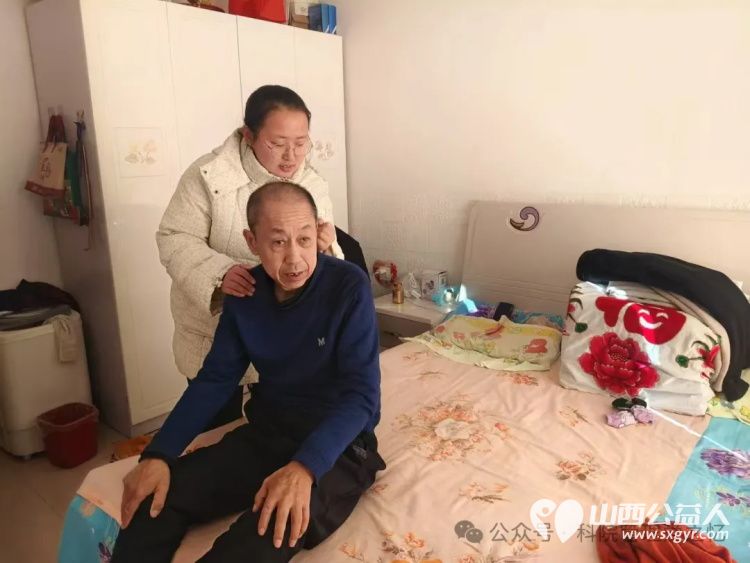 山西应用科技学院学生志愿者春节前去养老院慰问老人去独居老人家里帮忙整理卫生 - 第4张 - 山西公益人 山西应用科技学院学生志愿者春节前去养老院慰问老人去独居老人家里帮忙整理卫生 - 第4张