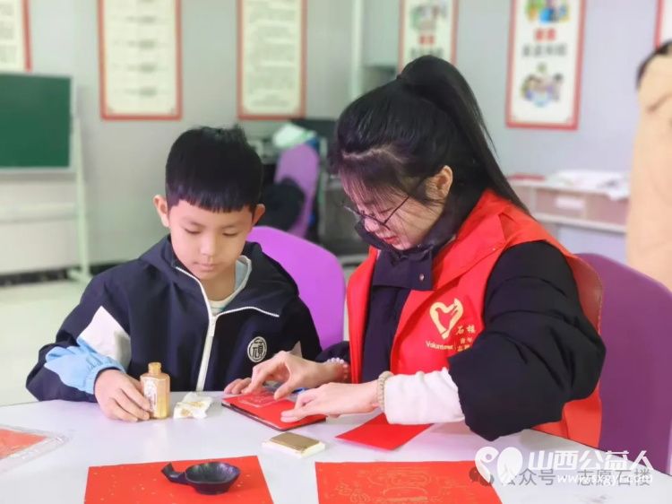 石楼县青年志愿者协会组织一群大学生在社区为30余名1至6年级的学生量身打造了学业辅导兴趣培养及思想教育内容 - 第4张