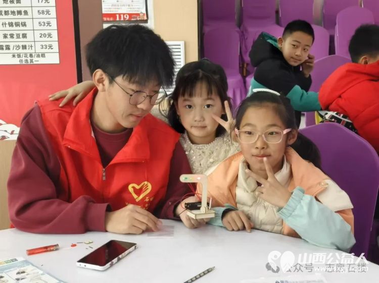 石楼县青年志愿者协会组织一群大学生在社区为30余名1至6年级的学生量身打造了学业辅导兴趣培养及思想教育内容 - 第3张