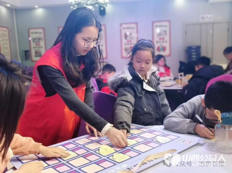 石楼县青年志愿者协会组织一群大学生在社区为30余名1至6年级的学生量身打造了学业辅导兴趣培养及思想教育内容 - 第5张