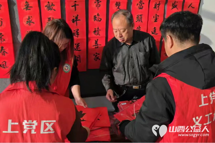 党韵墨香盈社区春联福字映初心 上党区义工协会携手区文化馆书画班举办挥墨书联歌盛世载舞欢歌颂新春写春联活动发给社区老年居民 - 第8张 - 山西公益人 党韵墨香盈社区春联福字映初心 上党区义工协会携手区文化馆书画班举办挥墨书联歌盛世载舞欢歌颂新春写春联活动发给社区老年居民 - 第8张