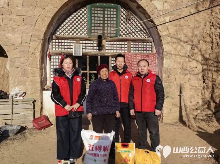 兴县同城爱心公益协会开展冬日暖阳慰问活动慰问两户困难家庭给他们送去大米白面黄油莜面等生活用品 - 第1张 - 山西公益人 兴县同城爱心公益协会开展冬日暖阳慰问活动慰问两户困难家庭给他们送去大米白面黄油莜面等生活用品 - 第1张